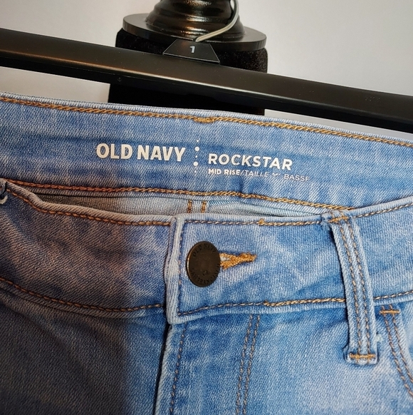 Old Navy Light Wash Mid-Rise Rockstar Jeans Size 2 - Picture 5 of 10